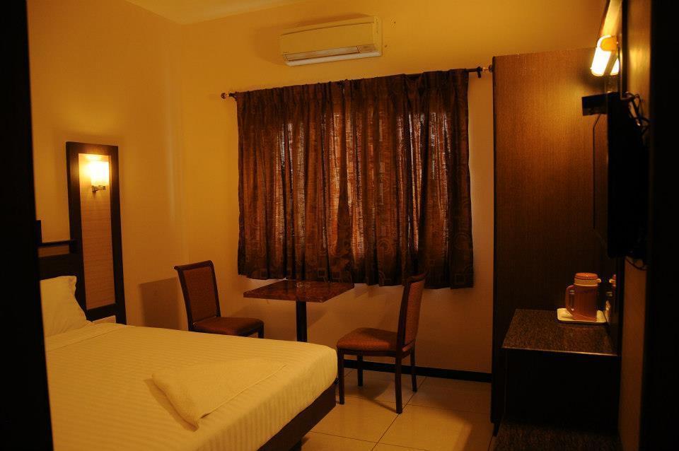 Hotel Viswas Tiruppur Pokój zdjęcie